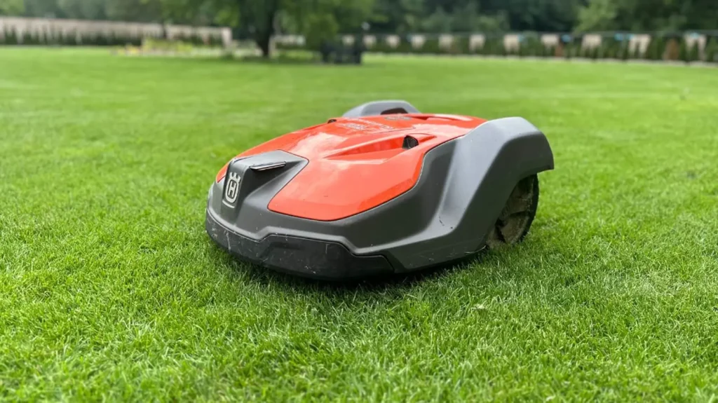 montaż automatycznych robotów koszących